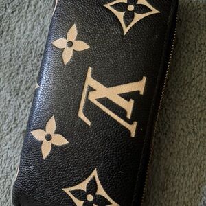 Louis Vuitton Black and Cream Wallet